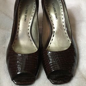 Gianni Bini Brown Alligator Print Peep Toe Heels